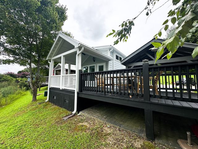 8 Mountain Meadows Drive, Morganton, GA 30560