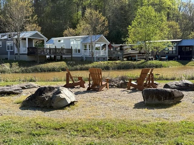 8 Mountain Meadows Drive, Morganton, GA 30560