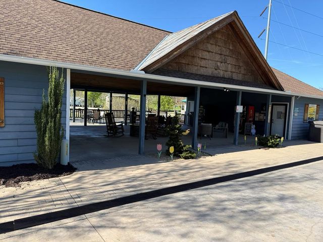 8 Mountain Meadows Drive, Morganton, GA 30560