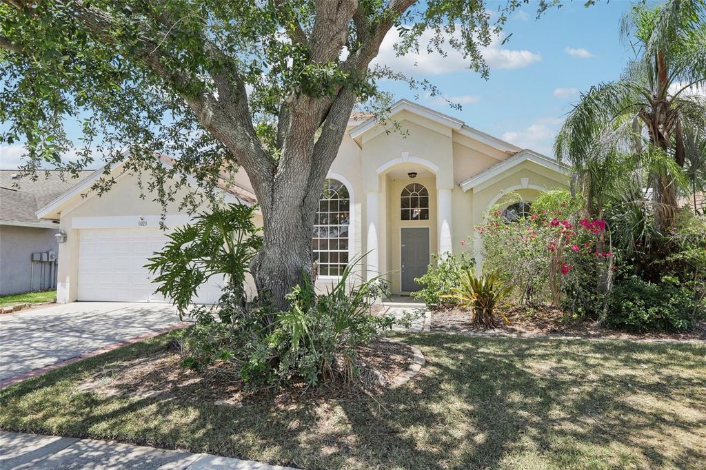 Image 5 of property listing at 9029 WESTBAY BOULEVARD, Tampa, FL 33615