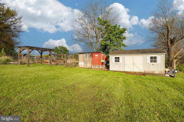 2534 RHOADS RD, Gilbertsville, PA 19525