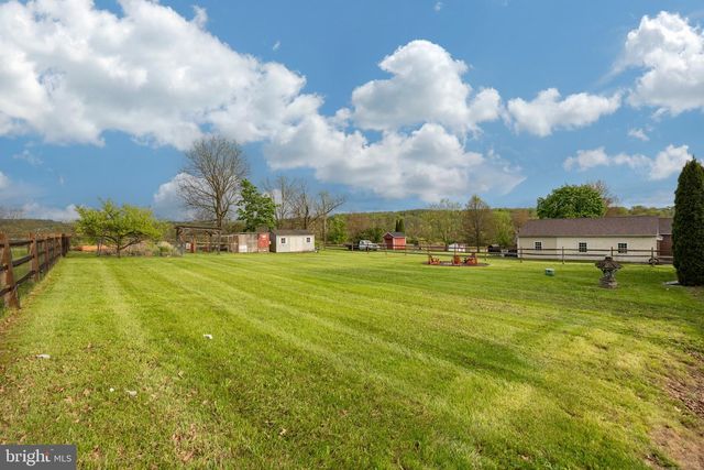 2534 RHOADS RD, Gilbertsville, PA 19525