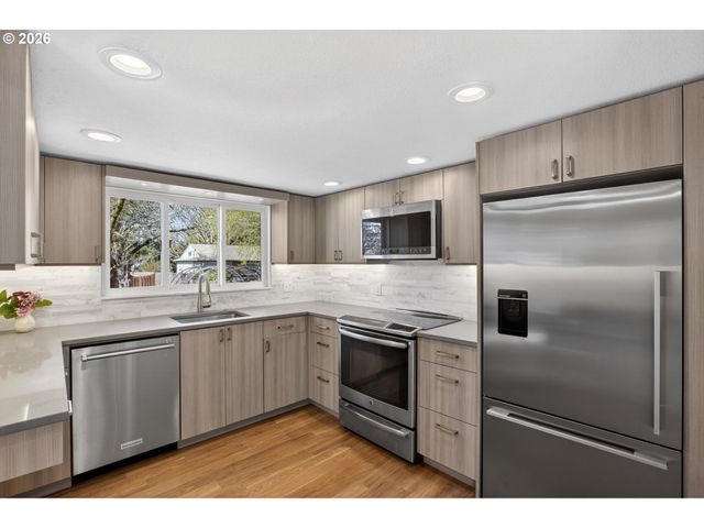 9824 Sw 56TH Ave, Portland, OR 97219