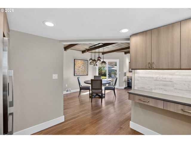 9824 Sw 56TH Ave, Portland, OR 97219