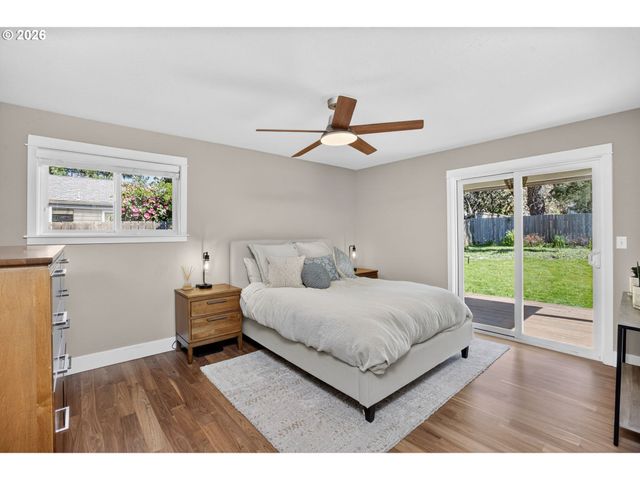 9824 Sw 56TH Ave, Portland, OR 97219