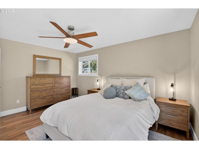 9824 Sw 56TH Ave, Portland, OR 97219