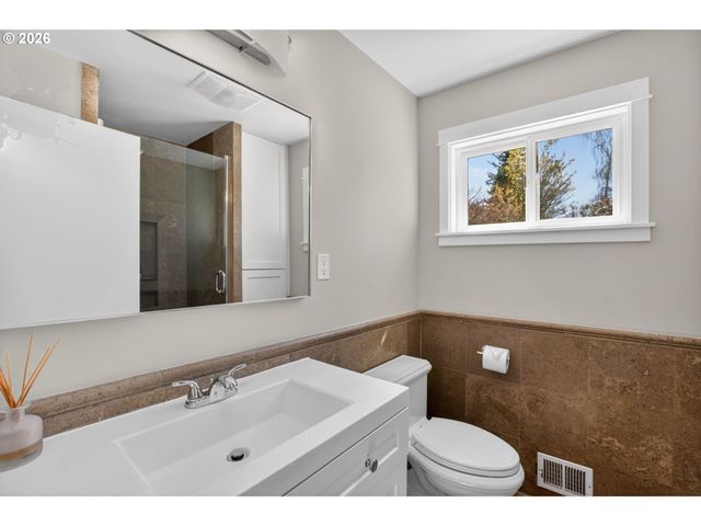 9824 Sw 56TH Ave, Portland, OR 97219