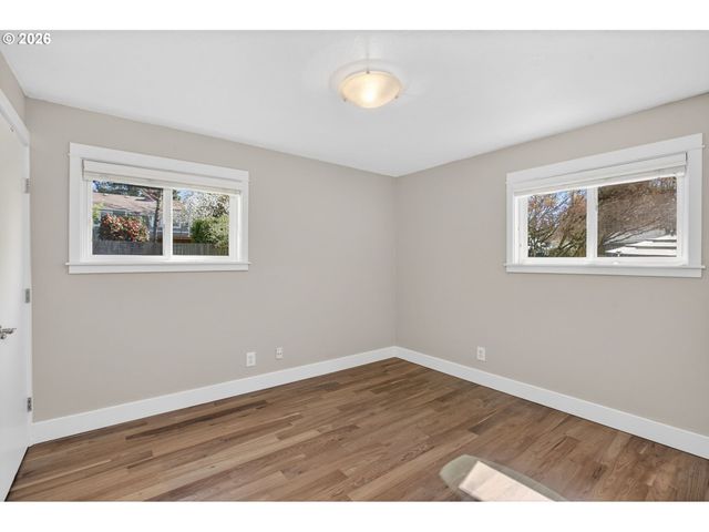 9824 Sw 56TH Ave, Portland, OR 97219