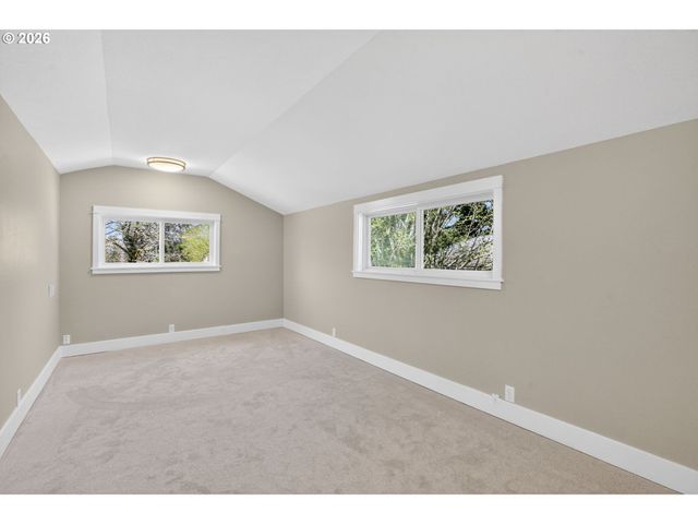 9824 Sw 56TH Ave, Portland, OR 97219