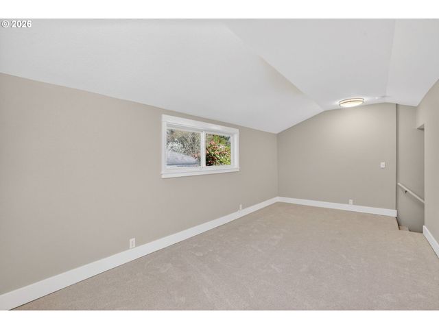 9824 Sw 56TH Ave, Portland, OR 97219