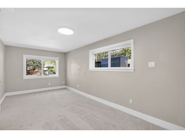 9824 Sw 56TH Ave, Portland, OR 97219