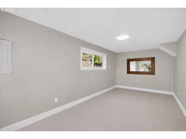 9824 Sw 56TH Ave, Portland, OR 97219