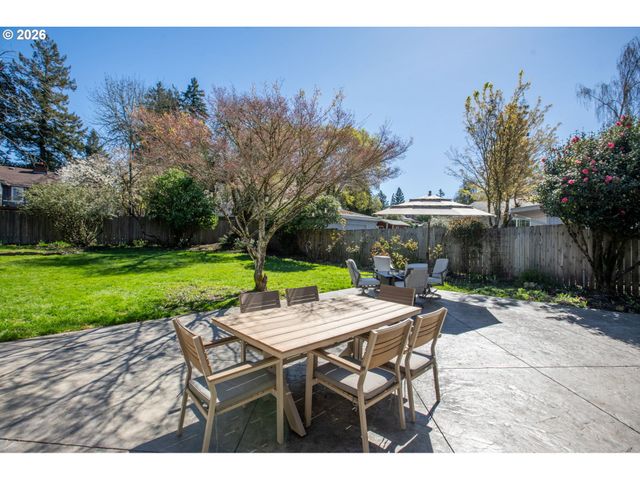 9824 Sw 56TH Ave, Portland, OR 97219