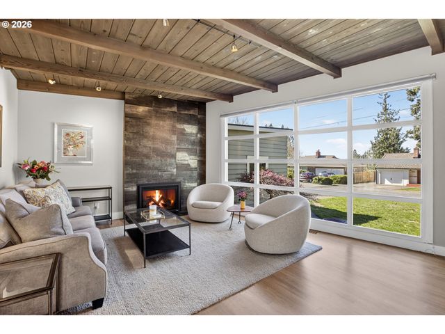 9824 Sw 56TH Ave, Portland, OR 97219