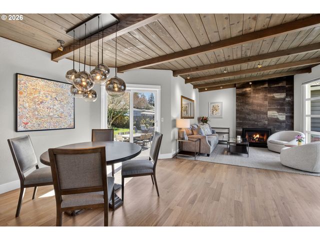 9824 Sw 56TH Ave, Portland, OR 97219