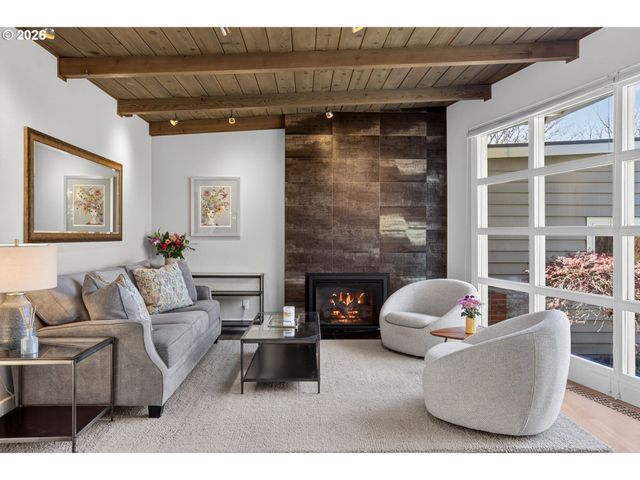 9824 Sw 56TH Ave, Portland, OR 97219