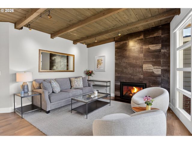 9824 Sw 56TH Ave, Portland, OR 97219