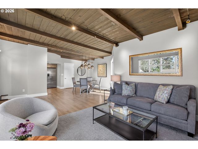 9824 Sw 56TH Ave, Portland, OR 97219