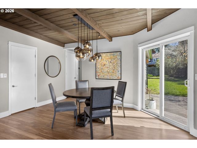 9824 Sw 56TH Ave, Portland, OR 97219