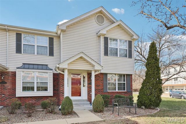 1760 Honeysuckle Drive 8, St Charles, MO 63303