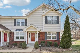 1760 Honeysuckle Drive 8, St Charles, MO 63303
