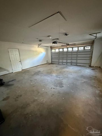 5748 Princeton Dr, Pensacola, FL 32526