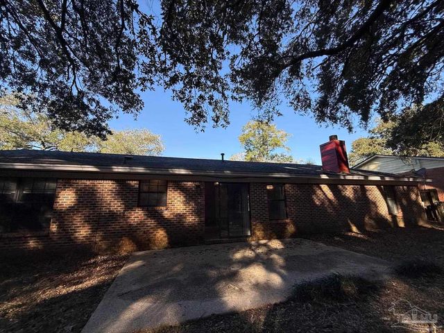 5748 Princeton Dr, Pensacola, FL 32526