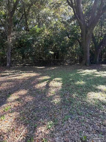 5748 Princeton Dr, Pensacola, FL 32526