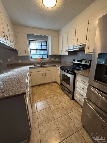 5748 Princeton Dr, Pensacola, FL 32526