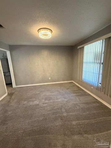 5748 Princeton Dr, Pensacola, FL 32526