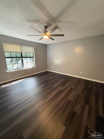 5748 Princeton Dr, Pensacola, FL 32526