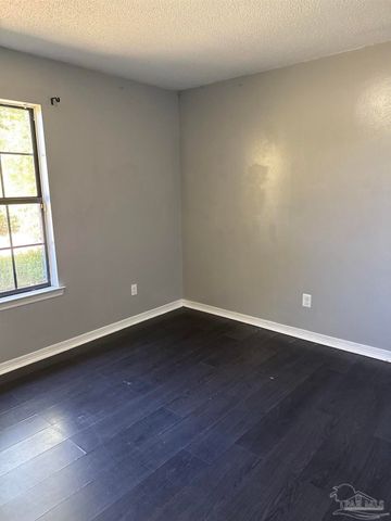 5748 Princeton Dr, Pensacola, FL 32526