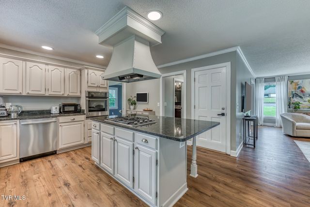 2 Flo Court, Johnson City, TN 37604
