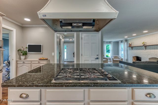 2 Flo Court, Johnson City, TN 37604