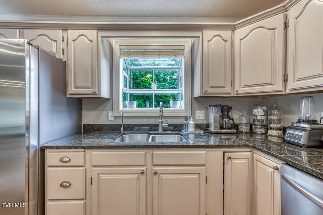 2 Flo Court, Johnson City, TN 37604