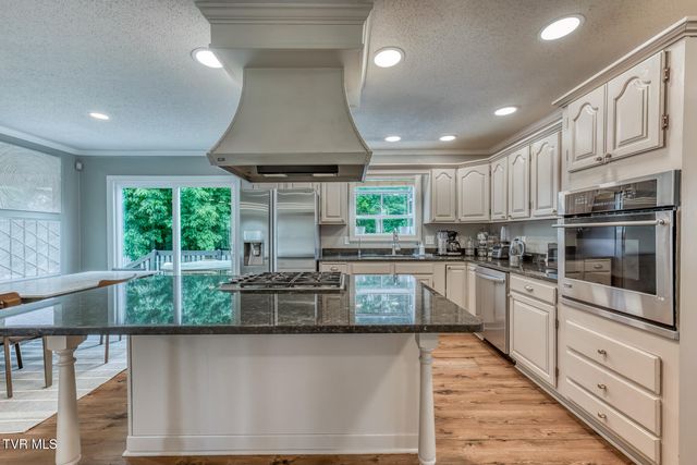 2 Flo Court, Johnson City, TN 37604