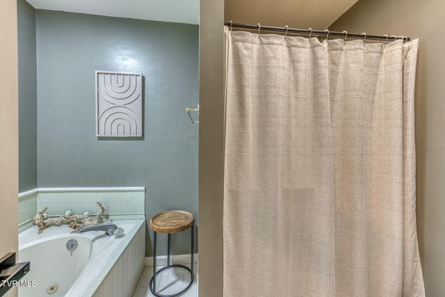 2 Flo Court, Johnson City, TN 37604