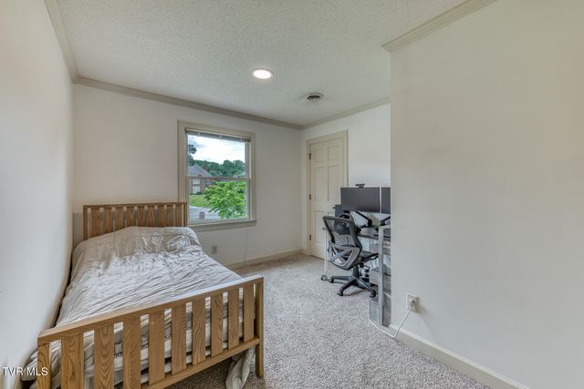 2 Flo Court, Johnson City, TN 37604