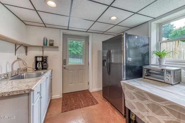 2 Flo Court, Johnson City, TN 37604