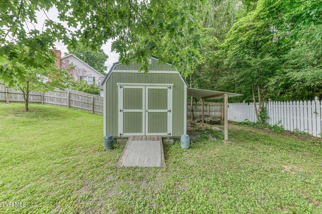 2 Flo Court, Johnson City, TN 37604