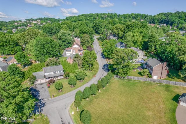 2 Flo Court, Johnson City, TN 37604