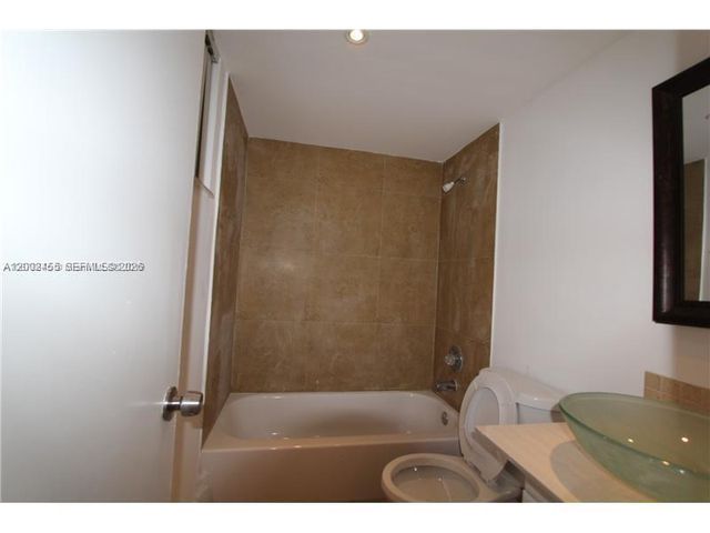 525 W 69th St 209, Hialeah, FL 33014
