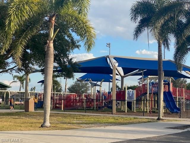 216 SW 26th PL, Cape Coral, FL 33991