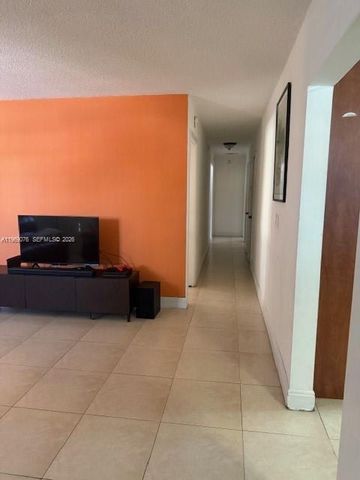 424 NW 57 CT, Miami, FL 33126