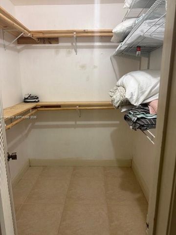 424 NW 57 CT, Miami, FL 33126