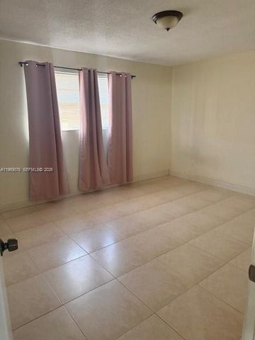 424 NW 57 CT, Miami, FL 33126