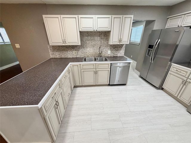 1415 Avenue E, Danbury, TX 77534