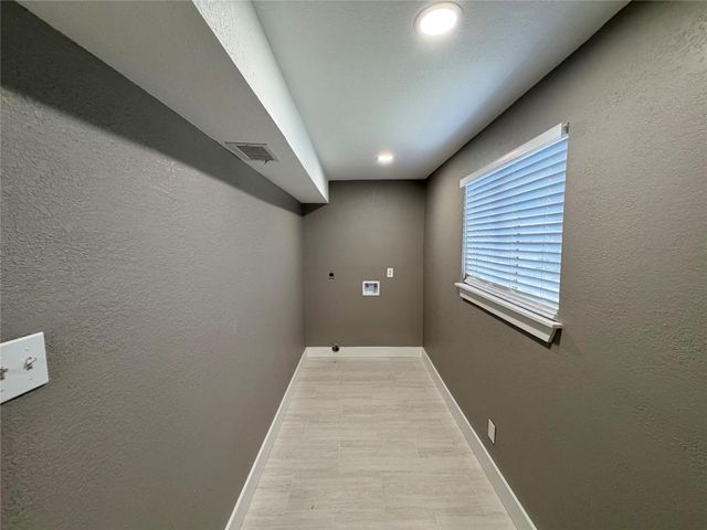 1415 Avenue E, Danbury, TX 77534