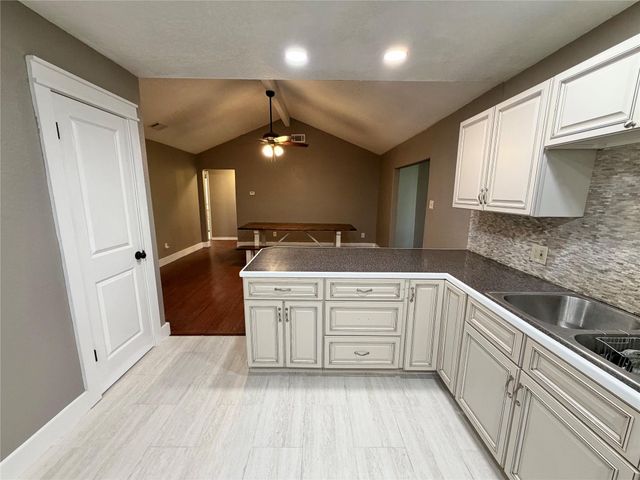 1415 Avenue E, Danbury, TX 77534