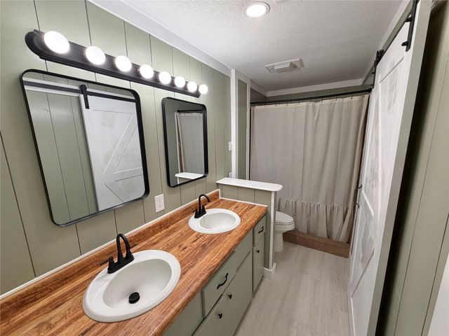 1415 Avenue E, Danbury, TX 77534